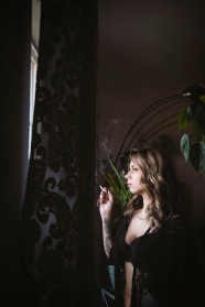 2025年正版资料免费最新澳门天天彩一肖中特，重审保修服务