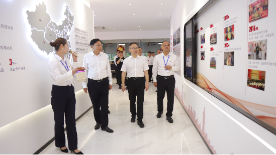 中国商业联合会领导莅临中国东方教育集团 共探行业发展新纪元