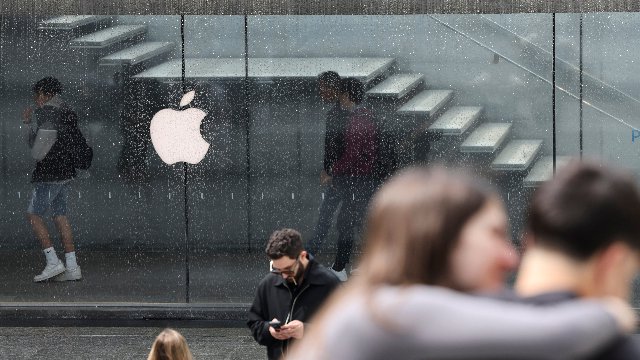 不满在印度建厂!特朗普希望iPhone美国造,可行吗?