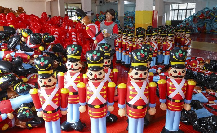 美国超市货架快空了,催单中国工厂补货