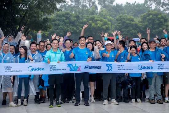 美的扫地机器人去年亏了2亿多,方洪波:做得再差也会一直做