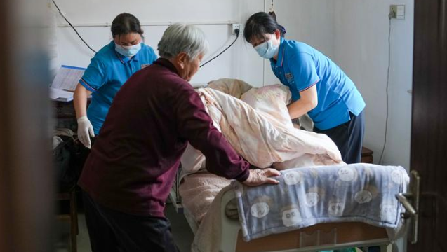 长护险全国落地新机遇,护理机器人、智能辅具站上风口|长护险扩围探路