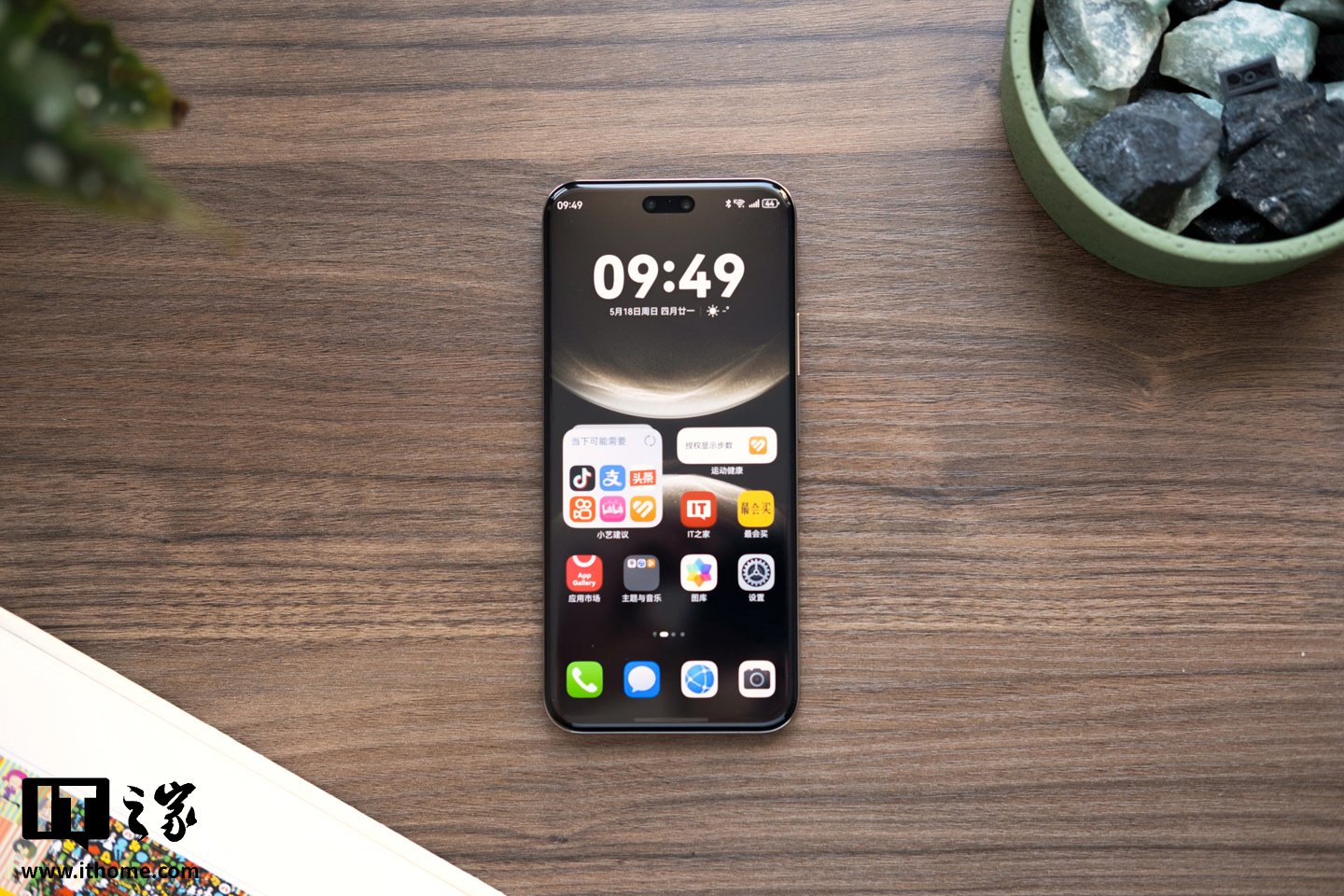 【IT之家图赏】华为 nova 14 Ultra 实拍:全新星耀环、经典格纹,一眼吸金