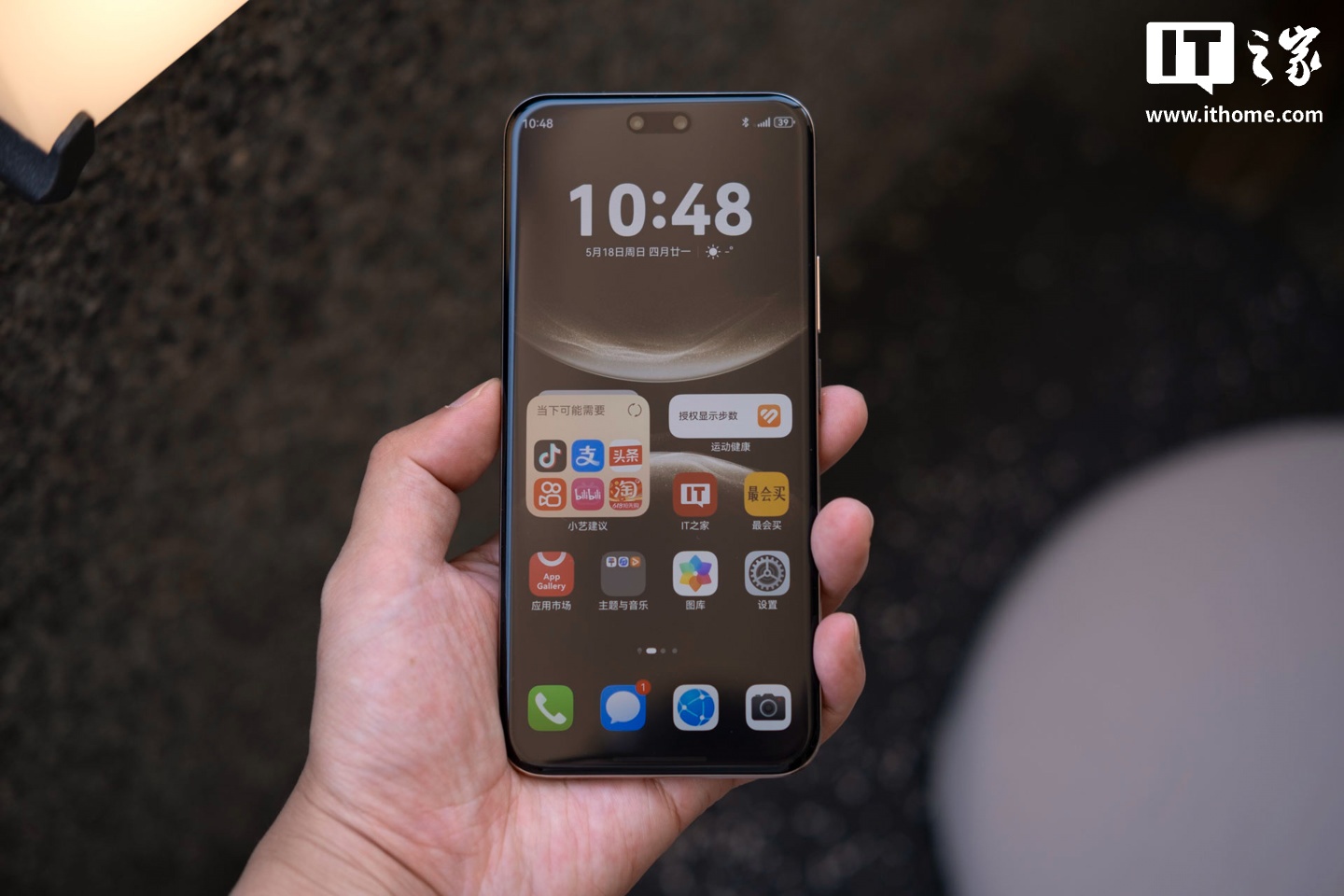 【IT之家图赏】华为 nova 14 Ultra 实拍:全新星耀环、经典格纹,一眼吸金