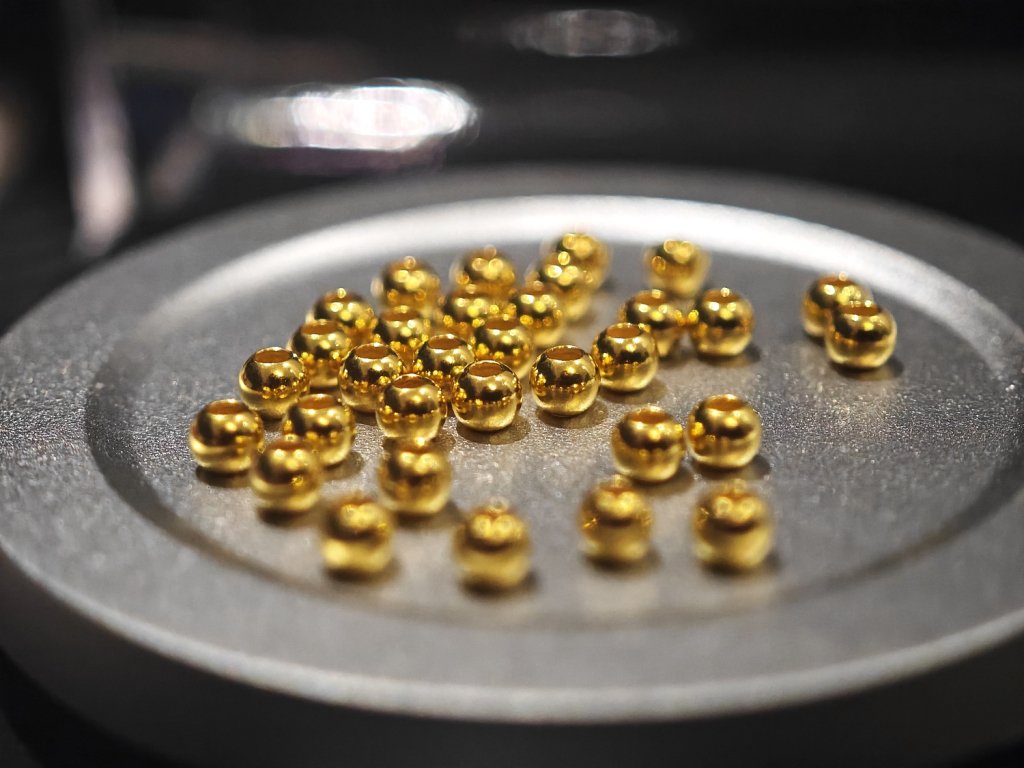 2025年金价“狂飙”，我们为何依然痴迷黄金？