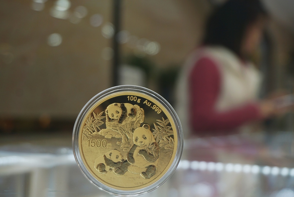 2025年金价“狂飙”，我们为何依然痴迷黄金？