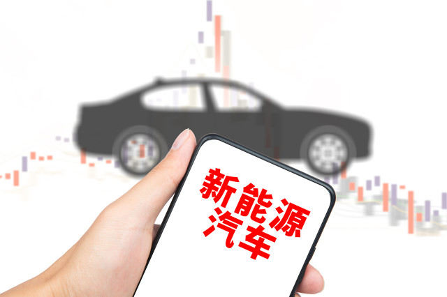 汽车转弯时如何正确控制方向？