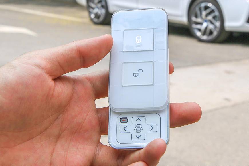 从“摸着石头过河”到“被摸着过河”:细数比亚迪引领行业走向的“首创”科技